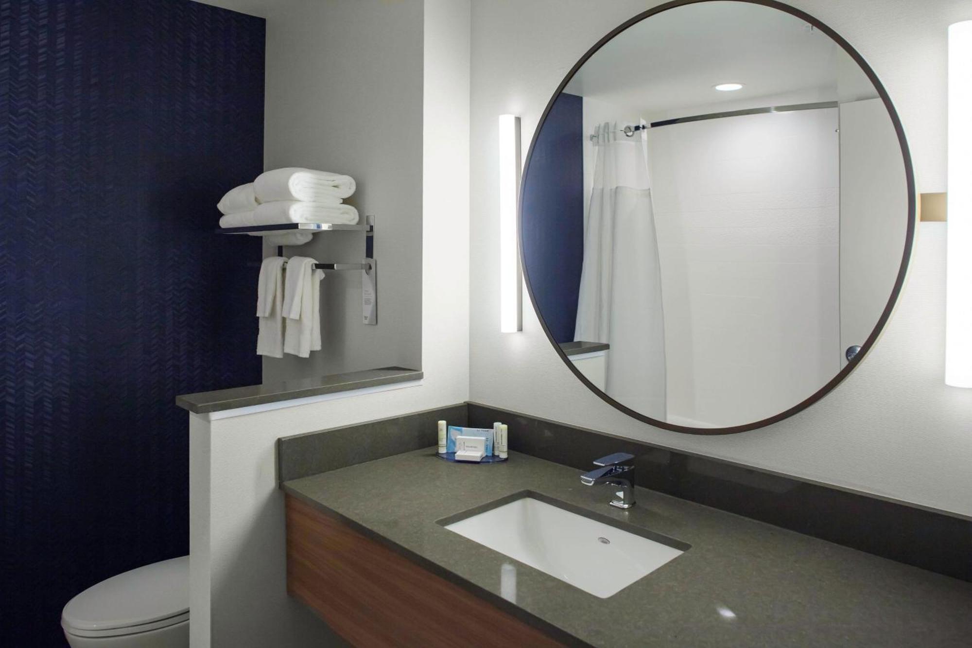 Fairfield & By Marriott Roanoke Hotel 3*